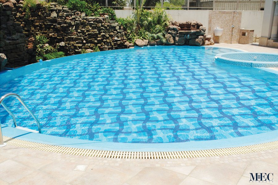 Custom Mosaics by MEC | Weaving criss-cross swimming pool glass mosaic design idea