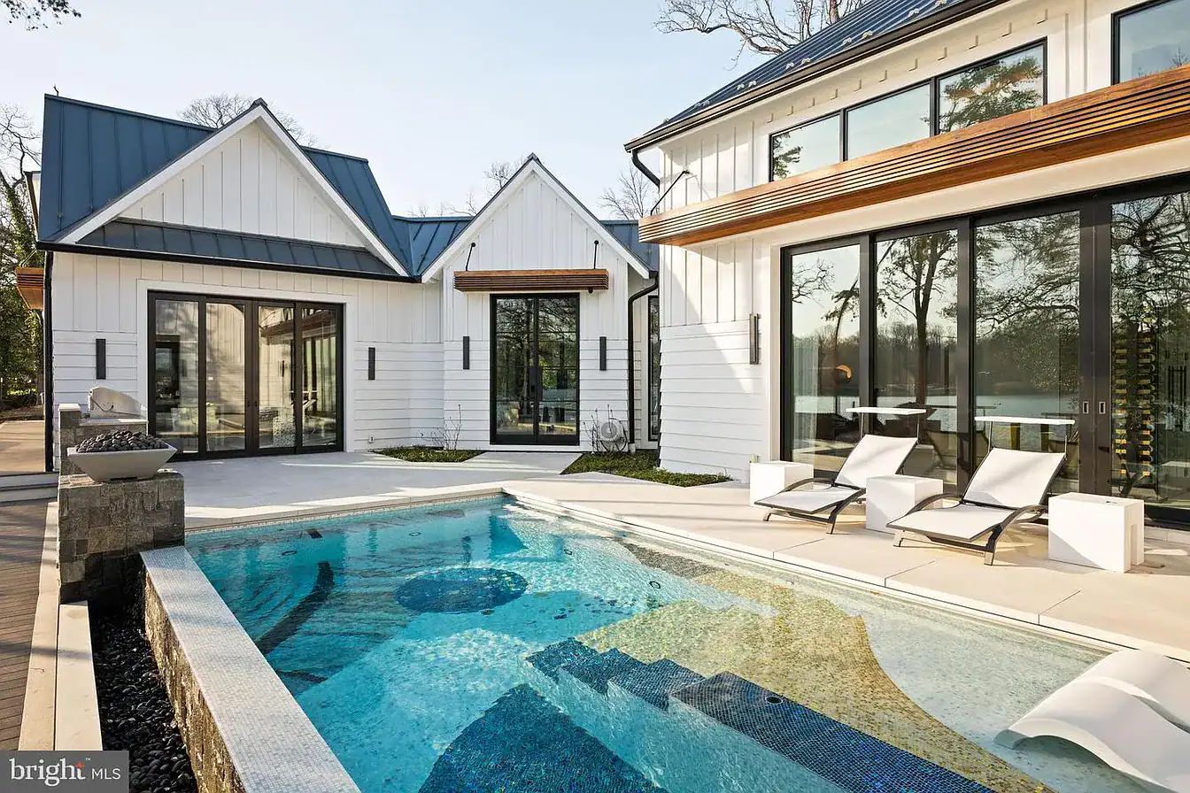 Luxury Pool & Spa Mosaics in the Pacific Northwest