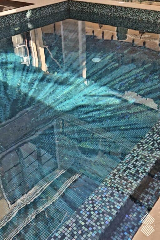Starburst pattern for pool floor